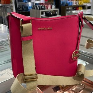 Michael Kors Jet Set Travel Small Messenger Crossbody Bag
Electric Pink
NWT